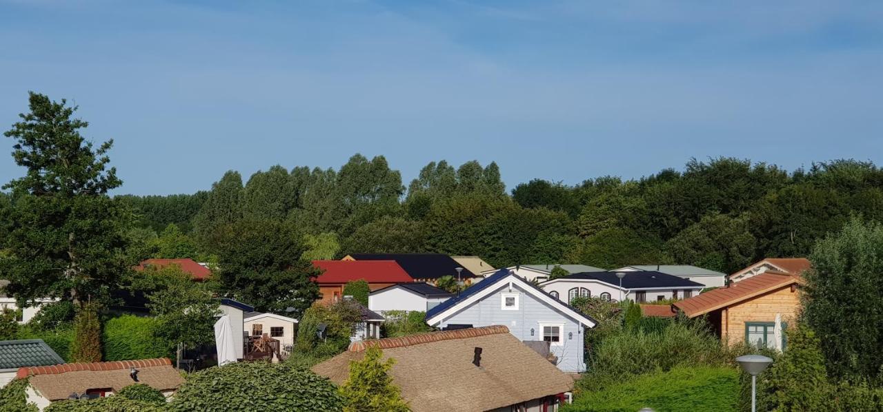 Villa Emilia - Gemuetliches Kinderfreundliches Blockhaus Mit Umzaeuntem Garten Sint Annaland Zewnętrze zdjęcie